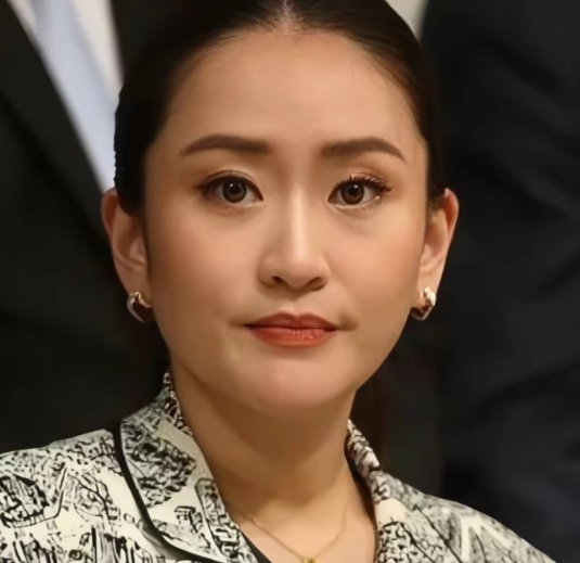 还是佩通坦敢说。据泰国媒体报道：佩通坦对记者表示