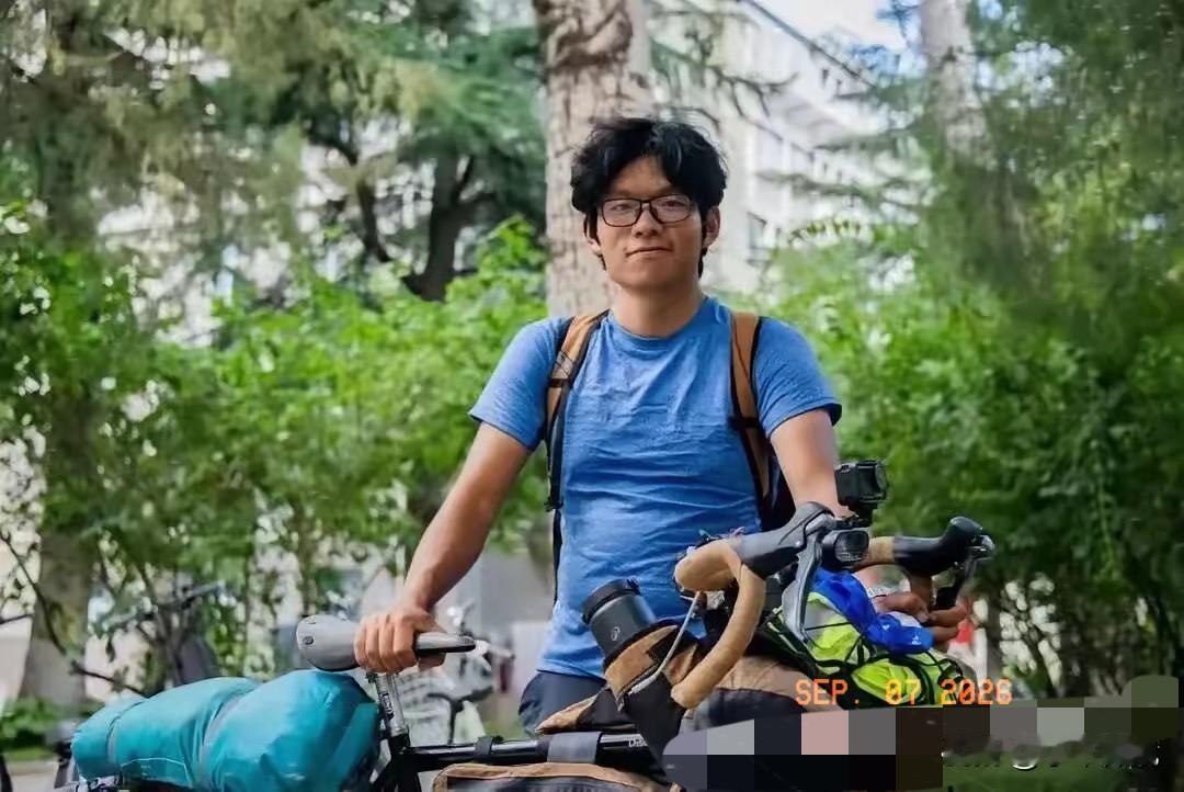 “真虎啊！”19岁昆明小伙考上了北京的大学，但他没有坐飞机，也没有乘高铁，更没有