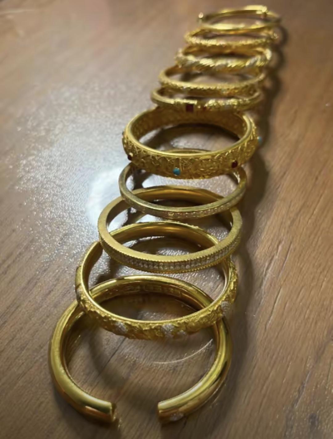 昨天还在免税店抢金饰的人，今天估计都安静了。不是金跌到997，是大家突然发现买贵