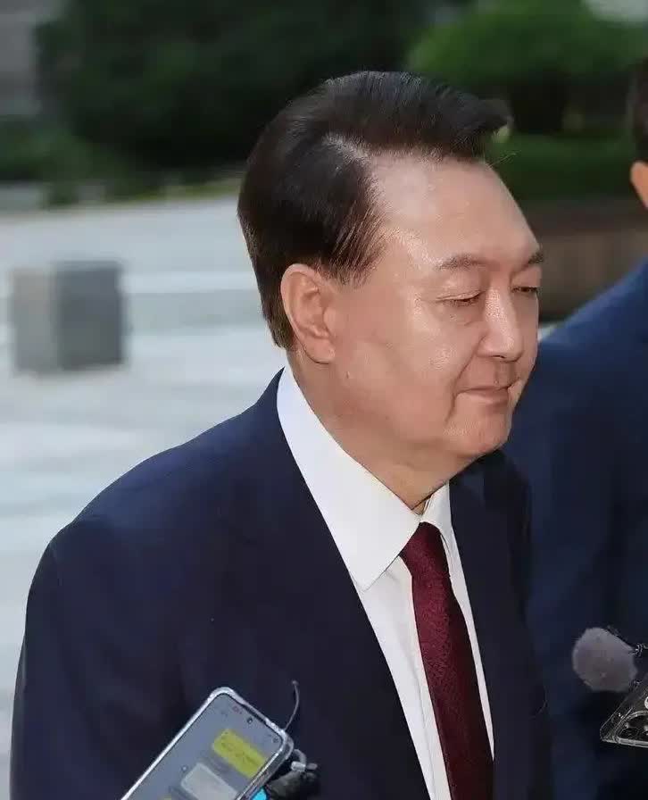 就在刚刚韩国放大招了！7月19日下午韩国特检组对前总统尹锡悦提起了公诉罪