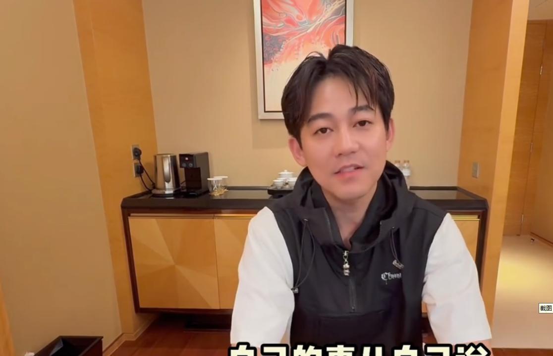苏醒是真性情的幽默男人，再次实锤！最近的苏醒接二连三引起热议，先是“胡辣汤”事