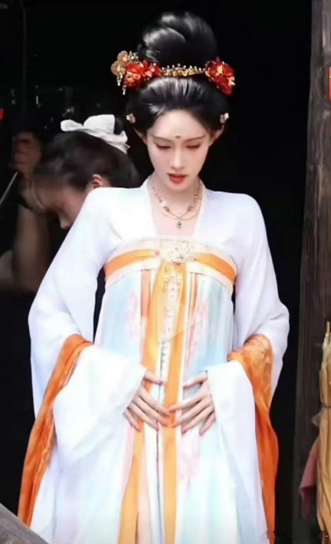 孟子义这个垫肩，太浮夸了，现场没有一个人说实话吗？​​​