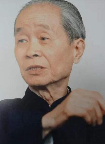 1980年，谷牧副总理收藏了一件明末抗清名将史可法的墨迹，找了几位鉴赏家看了都说