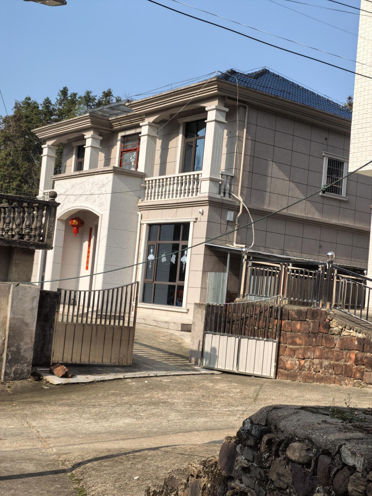 农村人要想改变命运就三条路：一，读书；二，当兵；三，既读书又当兵。别看我老家村子