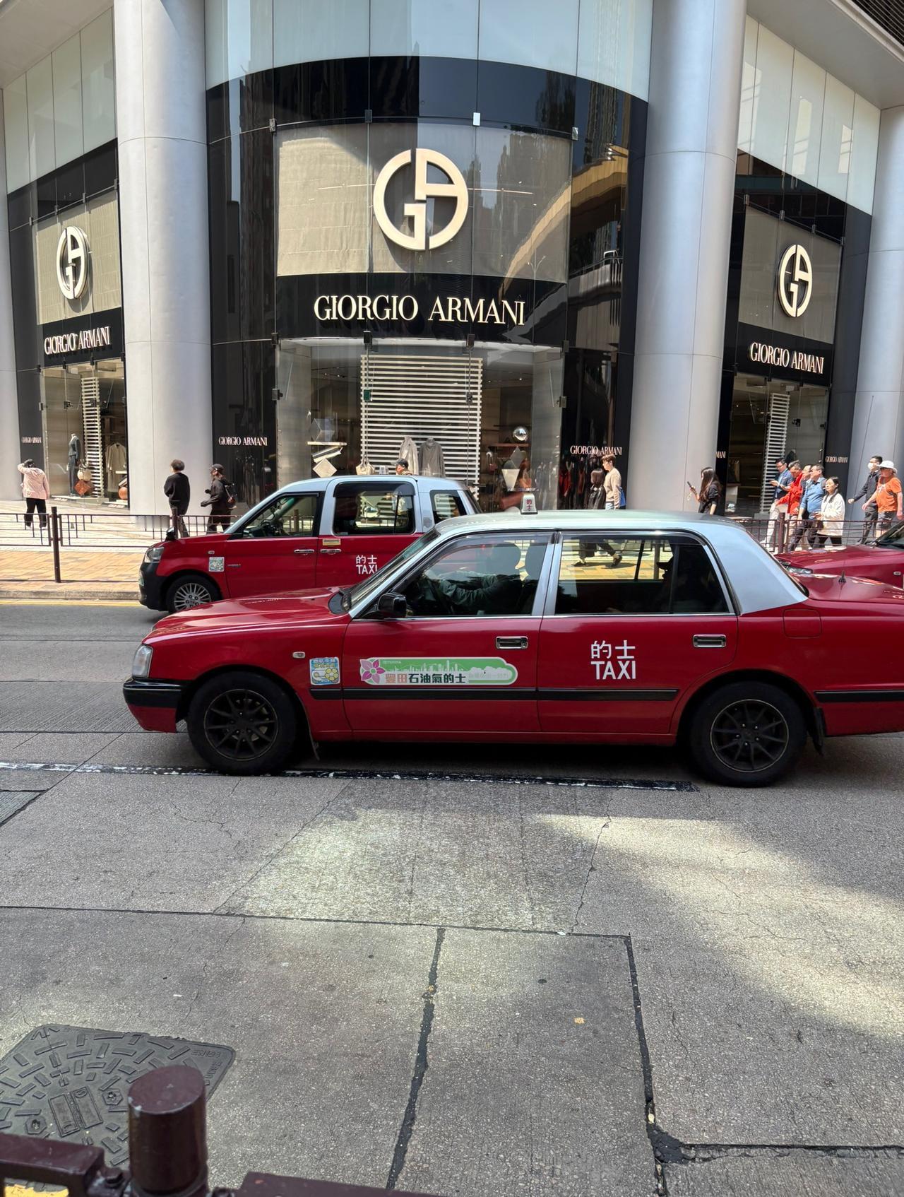 问了一位香港的朋友，香港的汽车，为什么看起来这么干净？朋友给我说了几个原因