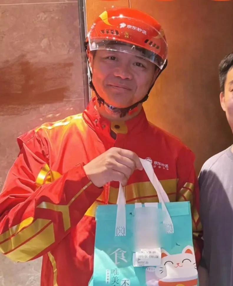 刘强东送外卖，他老婆章泽天拍品牌宣传海报，咱普通人刷到这种新闻，第一反应可能就是
