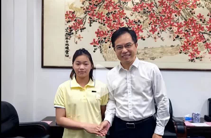 全红婵胖起来以后，有一点不够好，那就是显得面大鼻小，不够自信。很多人说，那些高鼻