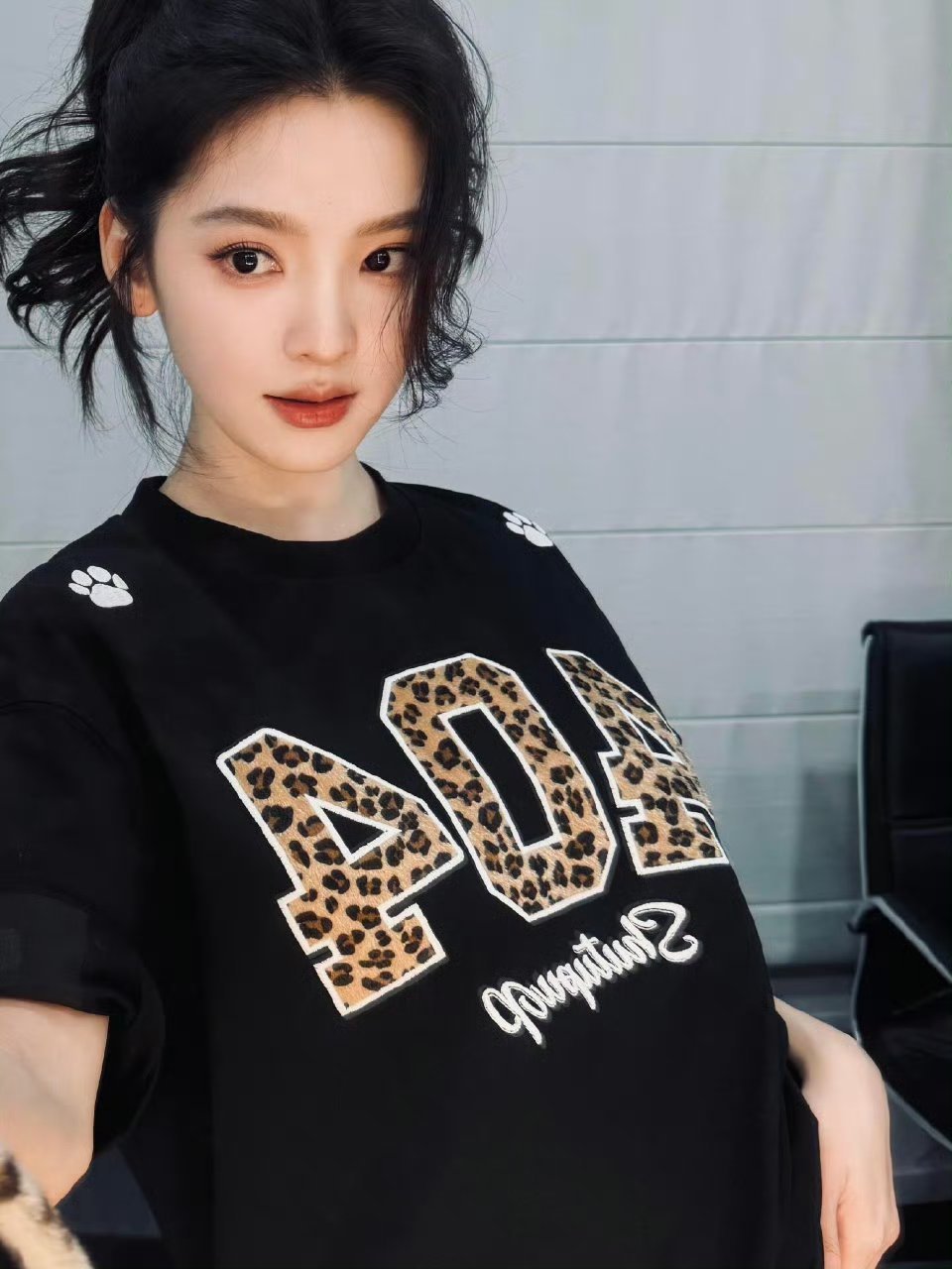 章若楠小红薯更新，豹纹🐱黑T甜辣感满分