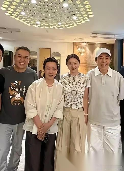 张艺谋，捡到宝了。6月8日，76岁的张艺谋，冲上热搜，这一次，不是拍摄新电影，