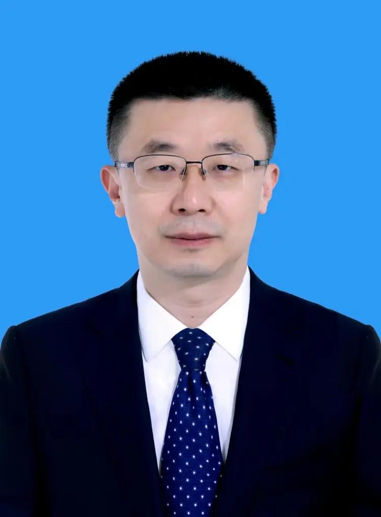 在政府打击腐败巨大压力下，山东青岛市城阳区委书记，青岛高新区工委副书记管委会主任