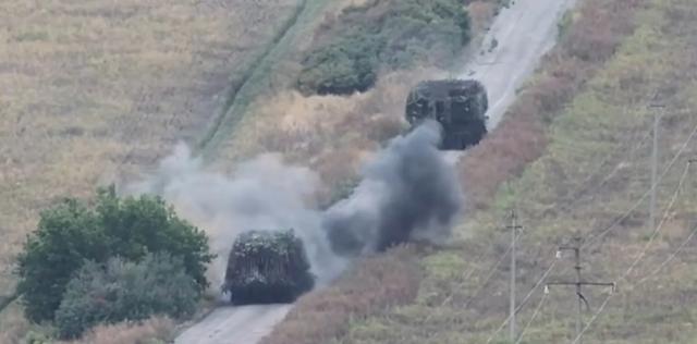 图文：乌军第475突击团坦克在三种不同类型无人机的掩护下成功执行打击俄军渗透者任