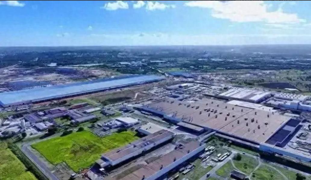 比亚迪在马来西亚的东盟首个整车基地已全面停工，项目陷入僵局，实在令人唏嘘。这