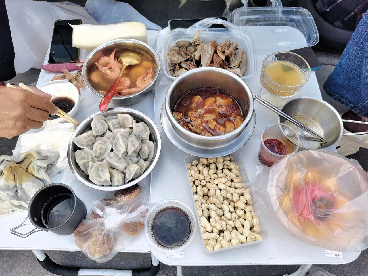 来潮州两天啦，上午逛了西新市场，拎了份烧鹅，顺路又去潮州西湖公园转了转。下