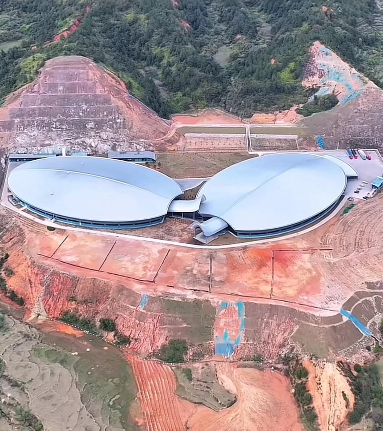 梅州一农民在大山脚下建了两只大乌龟，只为让老百姓能喝上最干净的矿泉水，不惜豪砸5