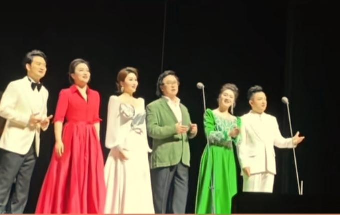 张美林教授携学生九哥及各歌唱家举办的无锡民歌音乐会圆满结束。这场音乐盛宴，让音乐
