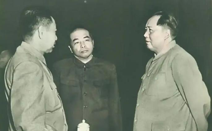 1972年，国管局按周总理的吩咐，给彭德怀送了点儿吃食，有点心还有罐头。彭德怀从