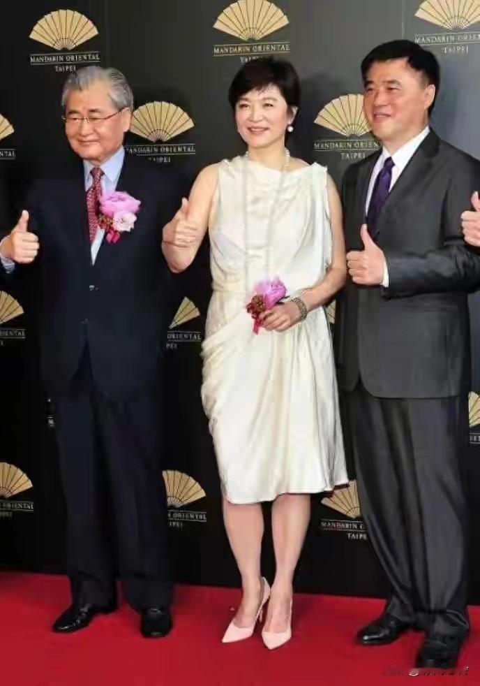 71岁的林青霞状态真是绝了！最近她现身活动的照片流出，完全看不出是古稀之年的人。