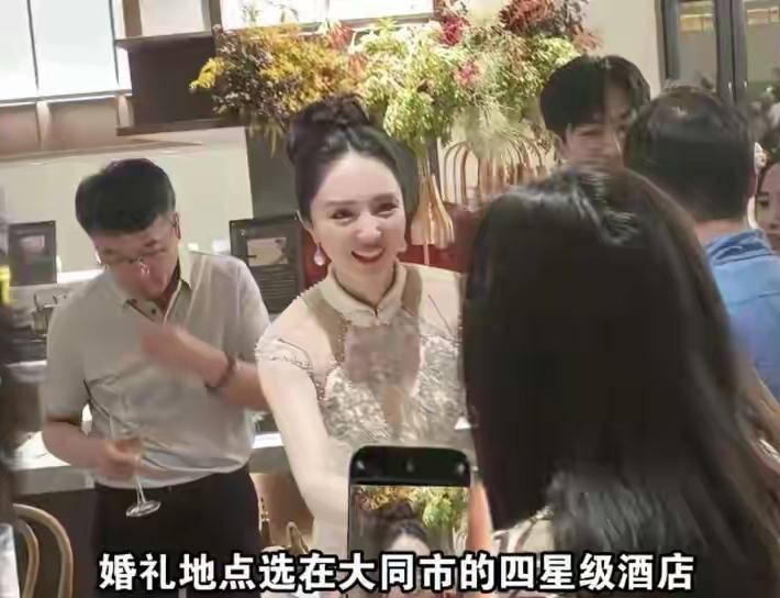 张维伊他平时跟亲戚朋友都没有人情往来吧。他和董璇在大同办婚礼，打电话邀请亲戚