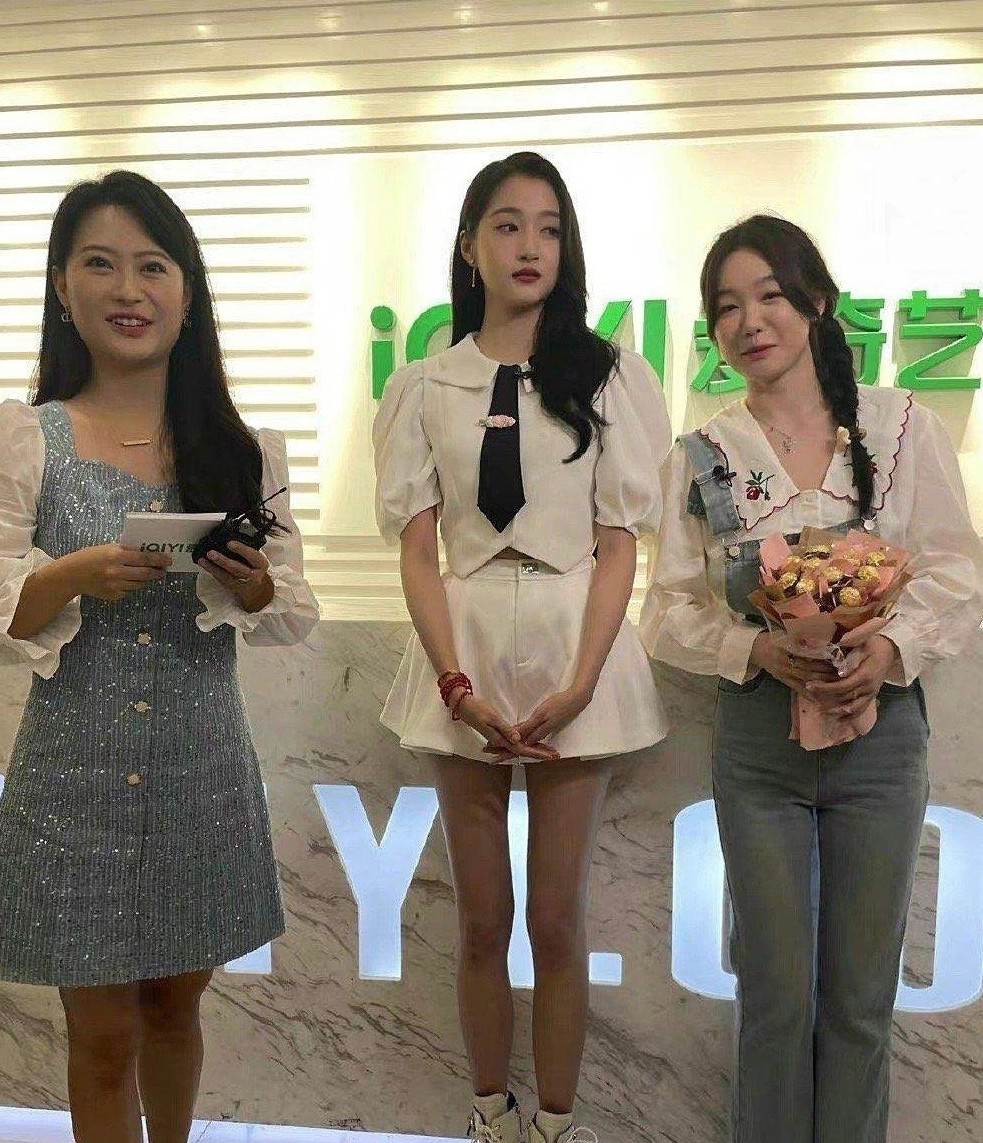 这二张图让我对关晓彤的腿有了新的认识