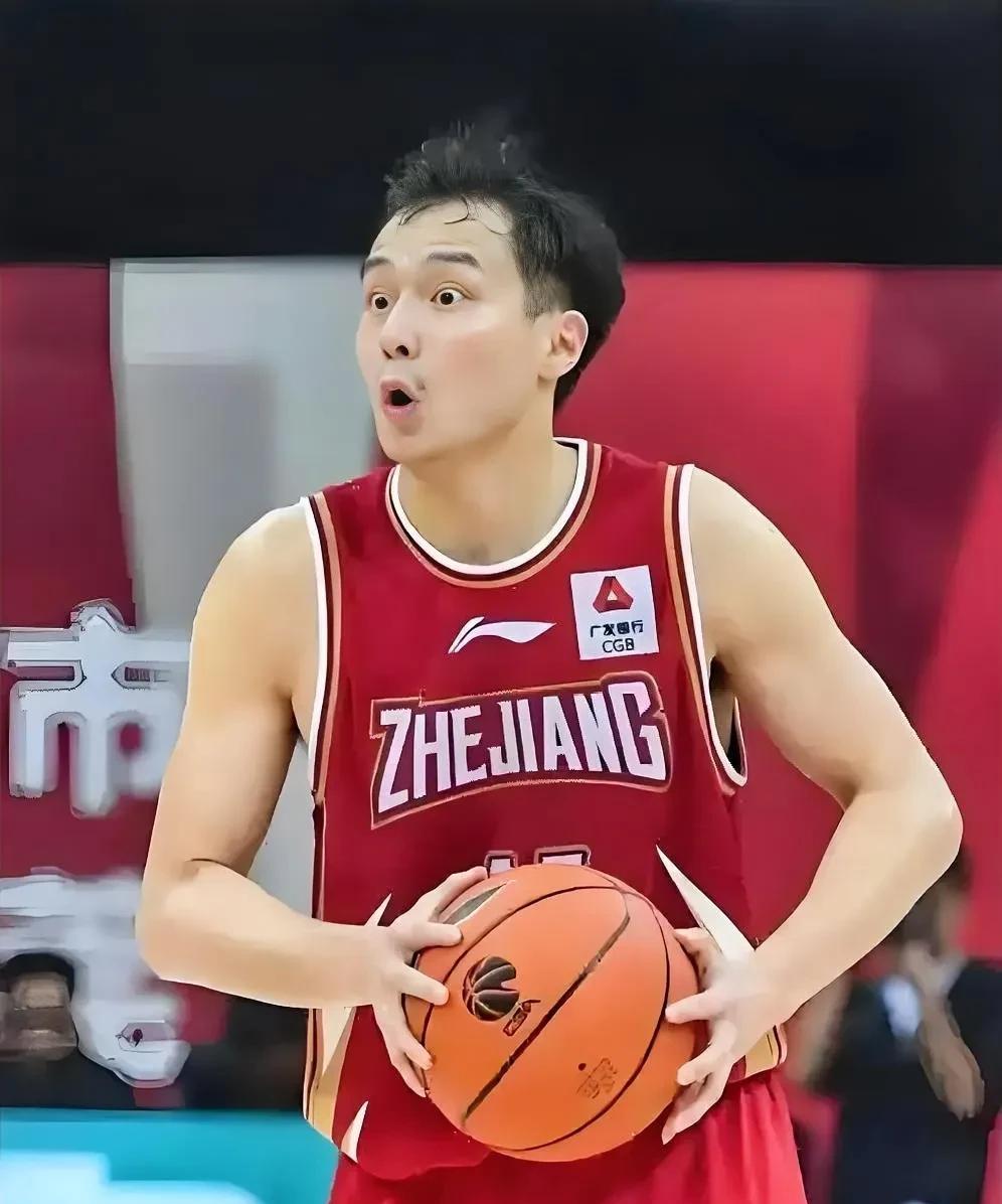 考验主教练的眼光，看青岛男篮3年顶薪签来浙江队的王奕博值不值，说实话这个得综合考