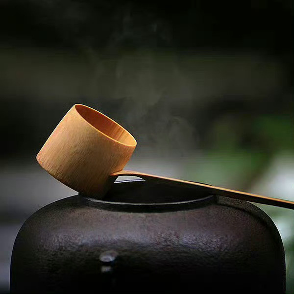 事实上，人到了一定年纪，并不是所谓的“安于平淡、平凡”了，这仅仅是旁观者的视角，