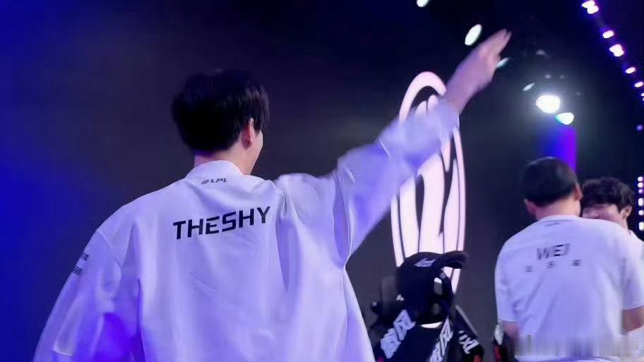 TheShy开始排位TheShy回来了实感再+1！今天下午开始在韩服排位了之前