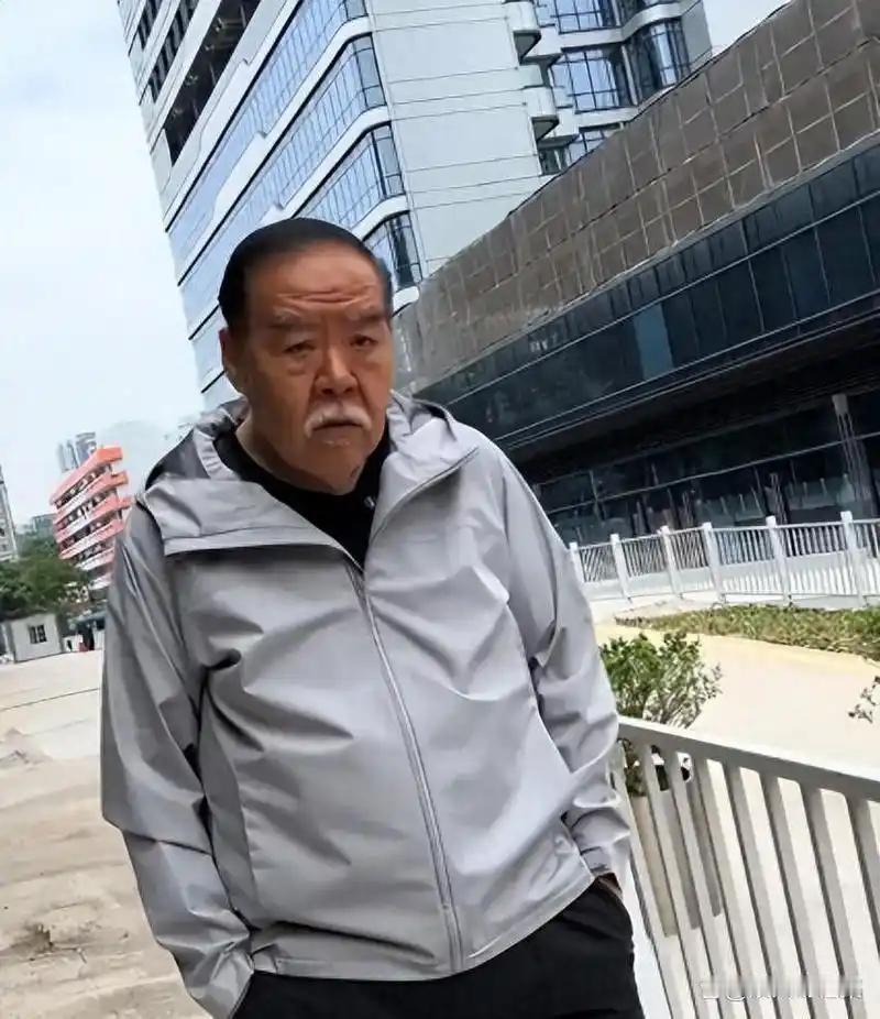 郑则仕破产，公司欠下1700万外债，走投无路之际，他给昔日好友周润发拨去了电话“