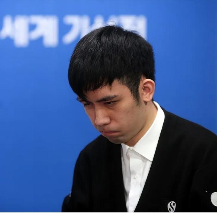 好戏开场~一冠王决战五冠王∽看好谁？由韩国新韩银行赞助创办的首届世界棋仙战