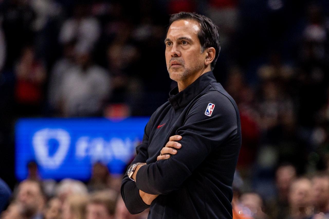 2月27日NBA常规赛，热火117-124不敌76人。赛后，斯波接受了采访。谈