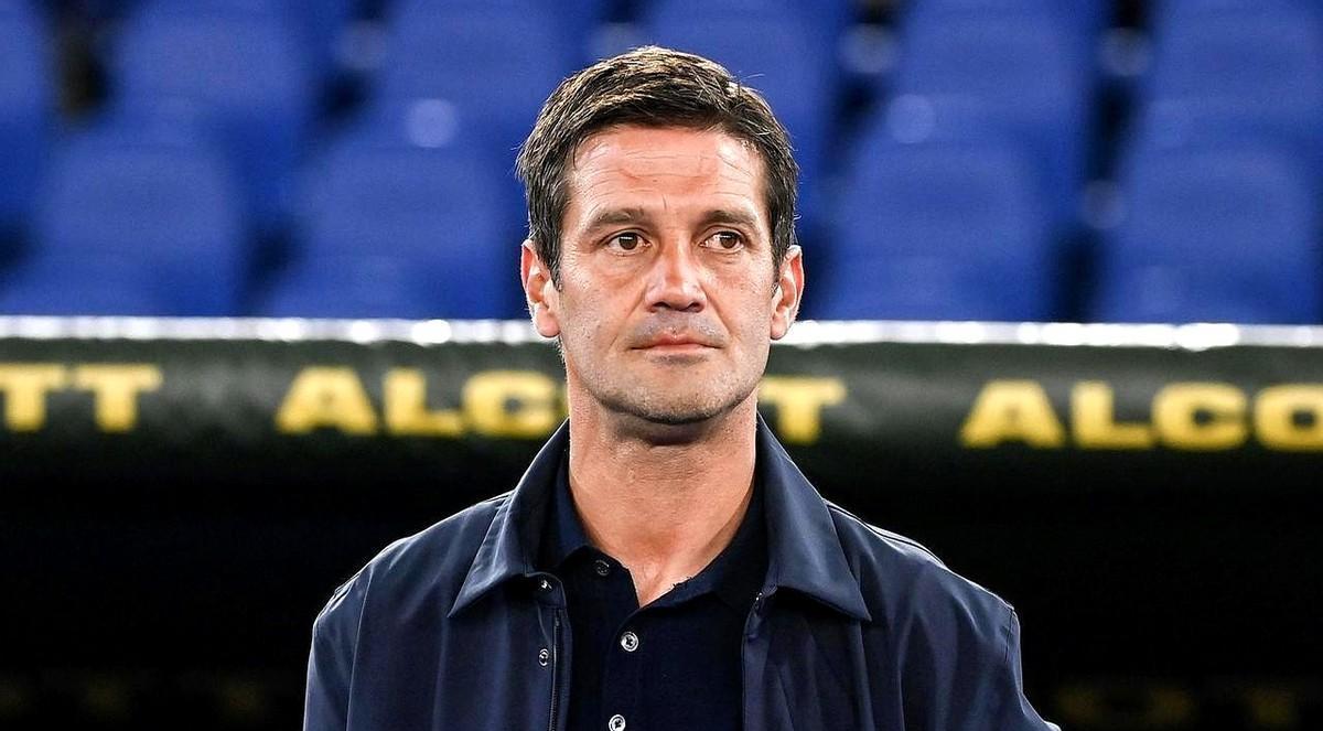 国米的战术革命，是从球员背着教练组偷看录像开始的。更衣室屏幕最近只播勒沃库森。