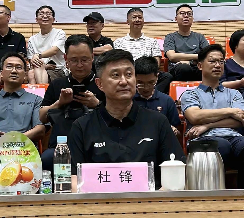 有一说一，杜锋没有参加广东男篮的球迷嘉年华活动，实在有些可惜啊，以为他会和朱芳雨