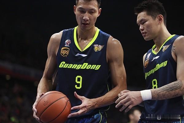 没有足够的威望无法担任广东男篮主教练一职！随着下赛季杜锋指导或将卸任广东男篮主教