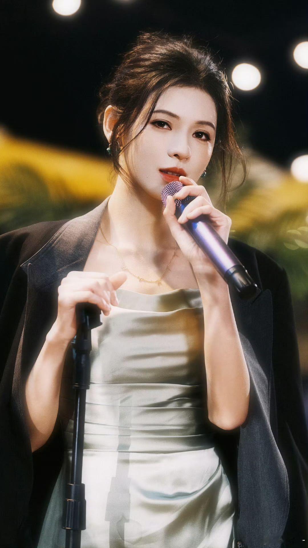 张予曦把我演现偶想干的事全干了张予曦新剧里这操作真戳心窝子！被人惹到毫不含糊直