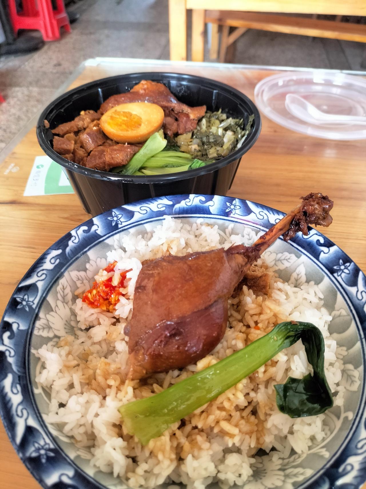 前几天前夫约我去宾馆见面，一共忽悠了我两次，第一说给生活费没给，第二叫我给他按摩