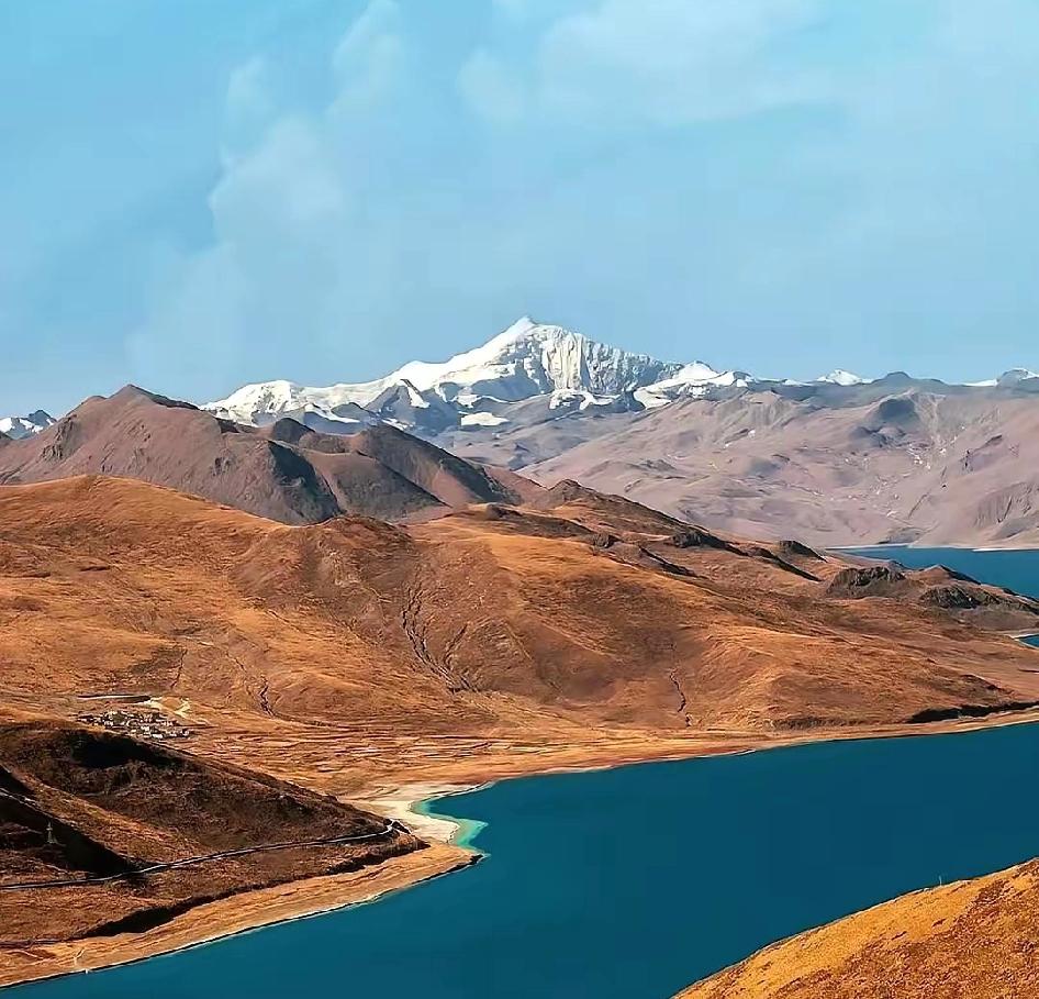 今天听了个被抓的电诈犯的采访，我后背直发凉。这小子才28岁，脸上还带着点青