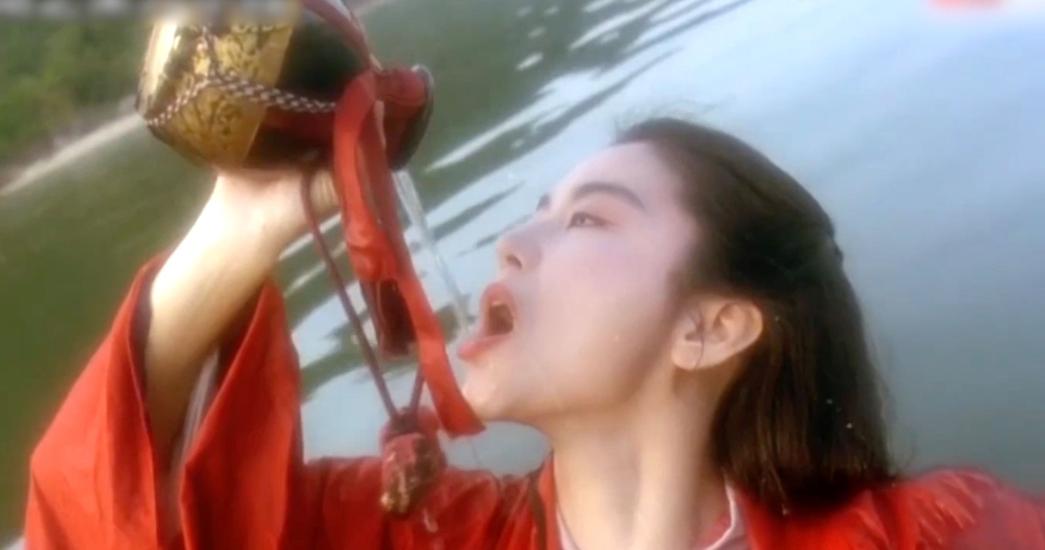 1992年，徐克不顾金庸反对，执意让林青霞出演“东方不败”，二人就此展开豪赌，金