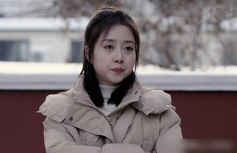 《乡村爱情》彻底变味了。玉田娘的闺女一进组，直接空降成女一号，把王小蒙的戏都快挤