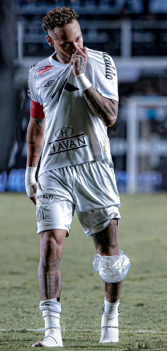 还不如40岁的C罗，33岁内马尔身价只剩1000万欧元了!近日，《德国转会市