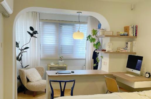 我家装修那会儿，最让我头疼的就是阳台那俩墙垛。又宽又厚，拆又拆不掉，杵在那儿像个