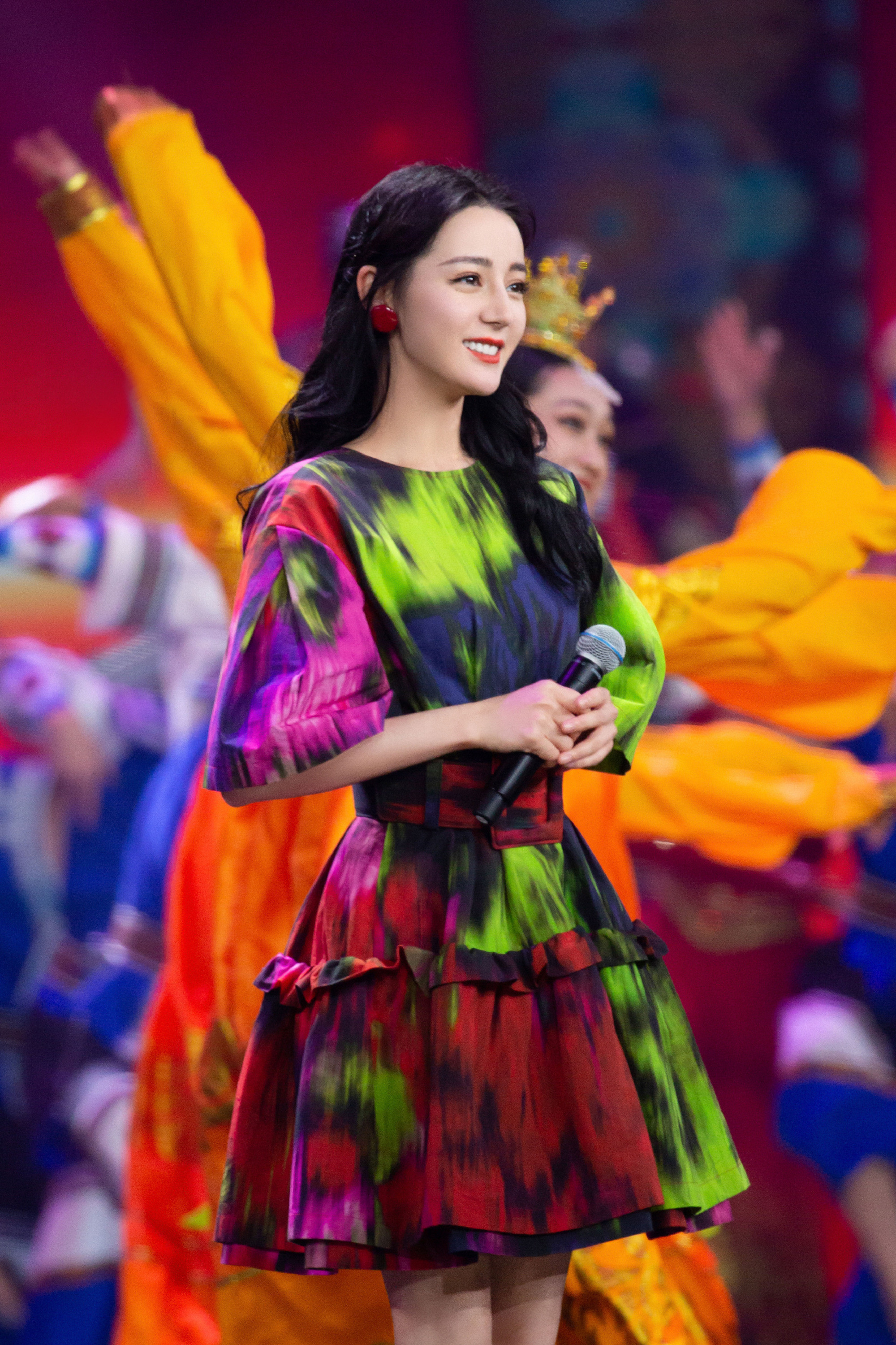 把祖国的大好河山穿在身上的小迪​迪丽热巴代言护舒宝|迪丽热巴称形象只是塑造角色