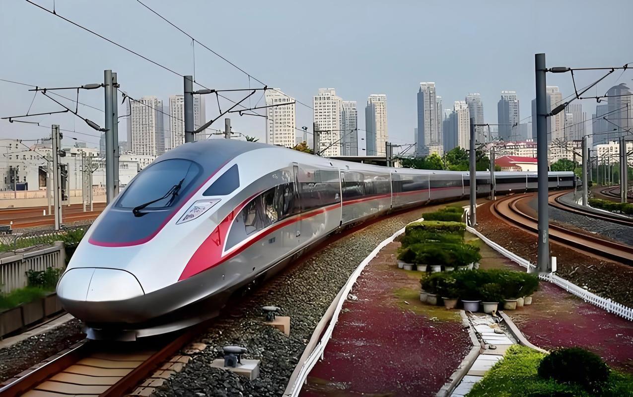 12月22日10时30分，G9787次列车从汕头站驶出，汕汕高铁终于全线通车啦！