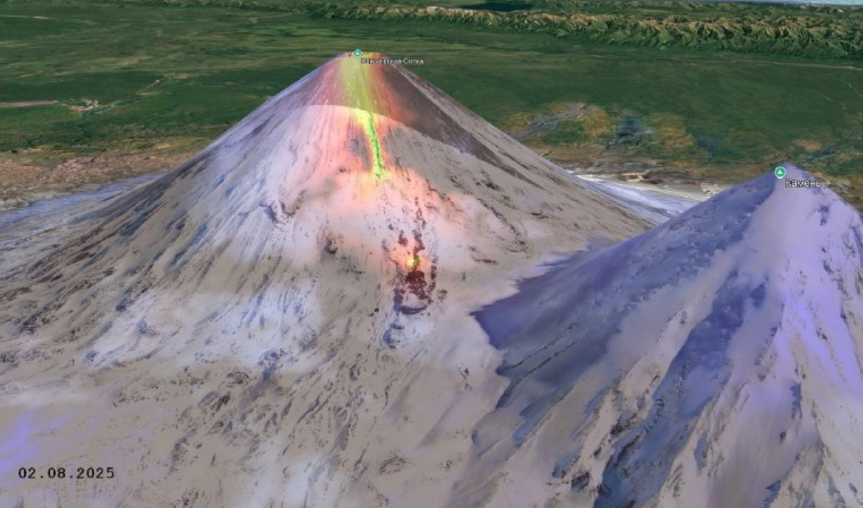 #专家回应俄一火山约600年来首次喷发#【堪察加火山群近日接连喷发，俄专家：与强