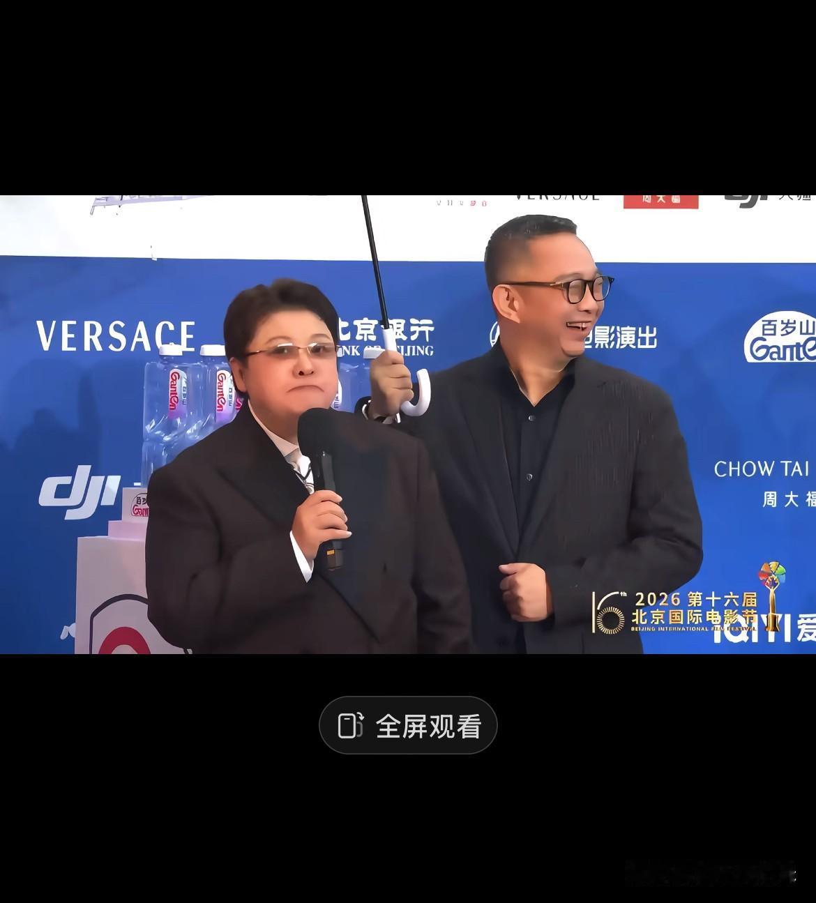 老韩的地位还是高啊！尽管发生了“走个面”事件，但丝毫动不了她的位置！下雨🌧️