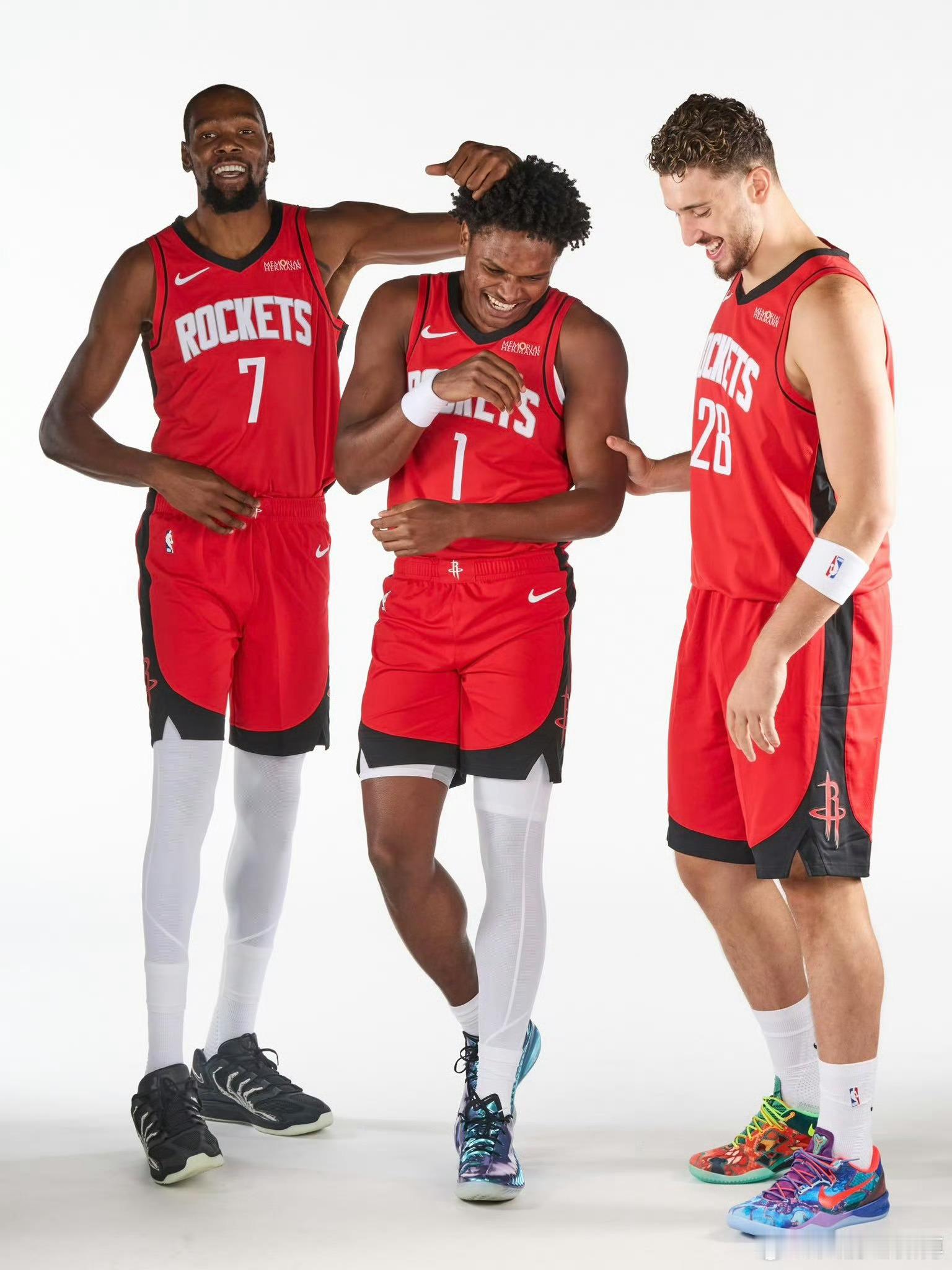 笑死我了，火箭这场25分的惊天逆转，就是煮熟的鸭子飞了。三巨头末节集体熄火+防守