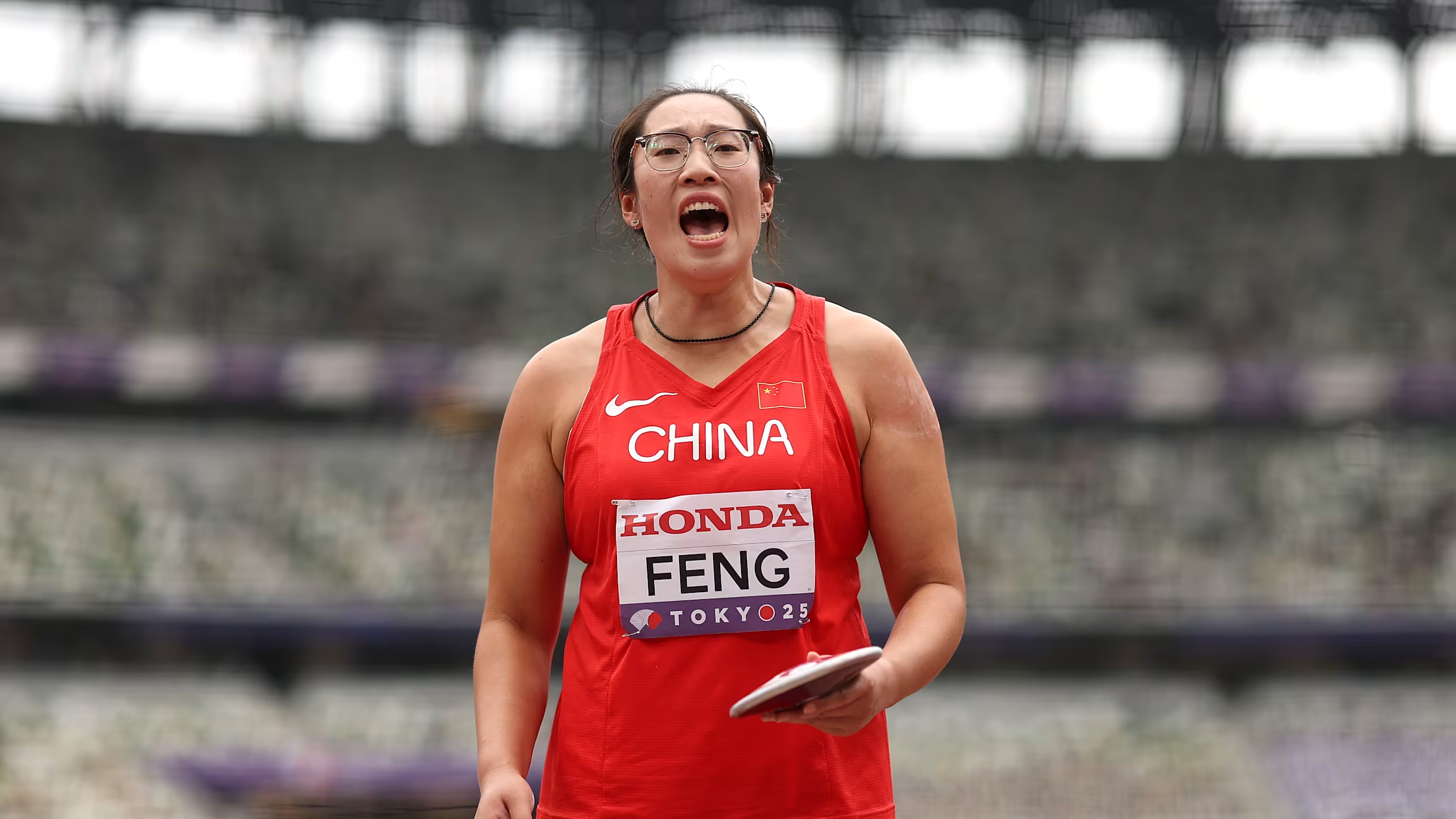 中国田径选手冯彬在2026年钻石联赛总决赛女子铁饼比赛中，以67米46的个人赛季最佳成绩夺冠，成为第