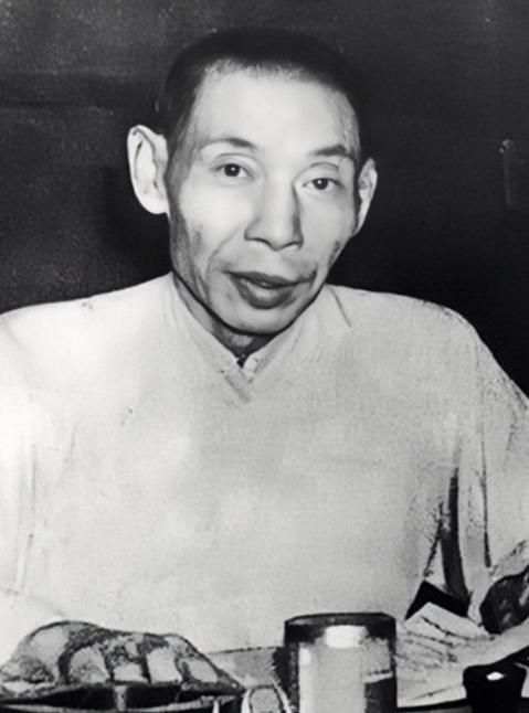 1945年9月，杜月笙信心满满前往上海，认为当不了市长，至少也是个副市长。没想到