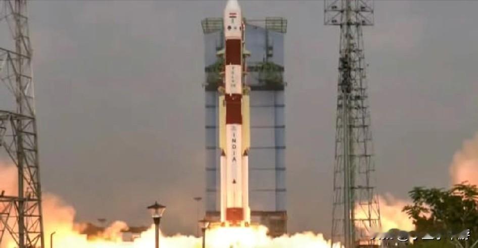 印度一枚火箭在发射过程中出现技术问题，导致飞行路径发生偏离。