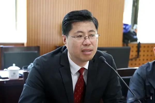 杨殿阁说，自动驾驶的车辆，如果被人控制，那就意味着它就是一个武器。大家可以想到，