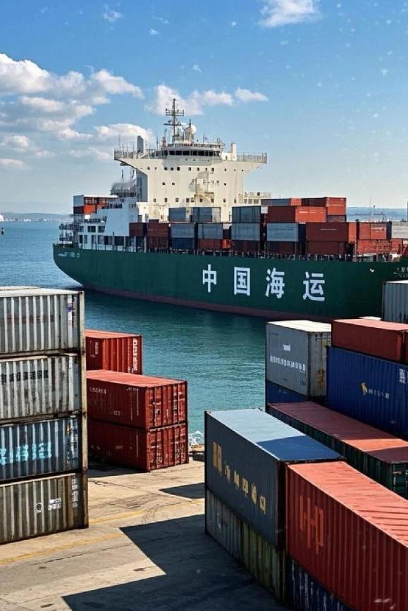 昨晚饭局，一位刚离职的国际海事律师喝多了说：“我刚知道，美国在公海拦中国去伊朗的