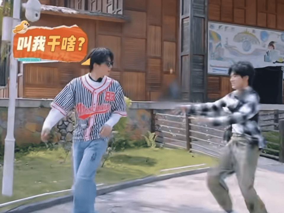 宋亚轩一把抱住刘耀文文轩